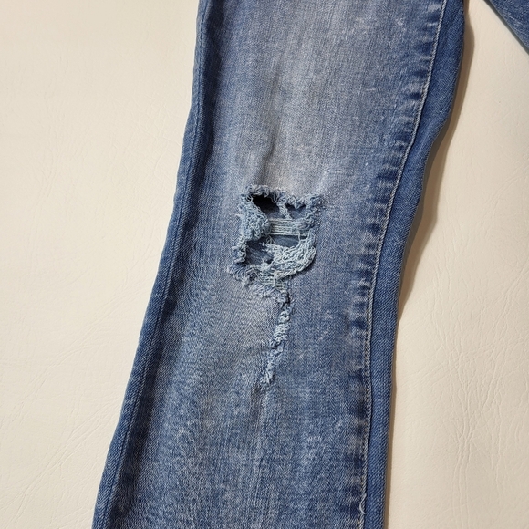 Good American Jeans Medium Wash Distressed Denim High Waisted Step Hem Size 4/27 - Picture 4 of 7